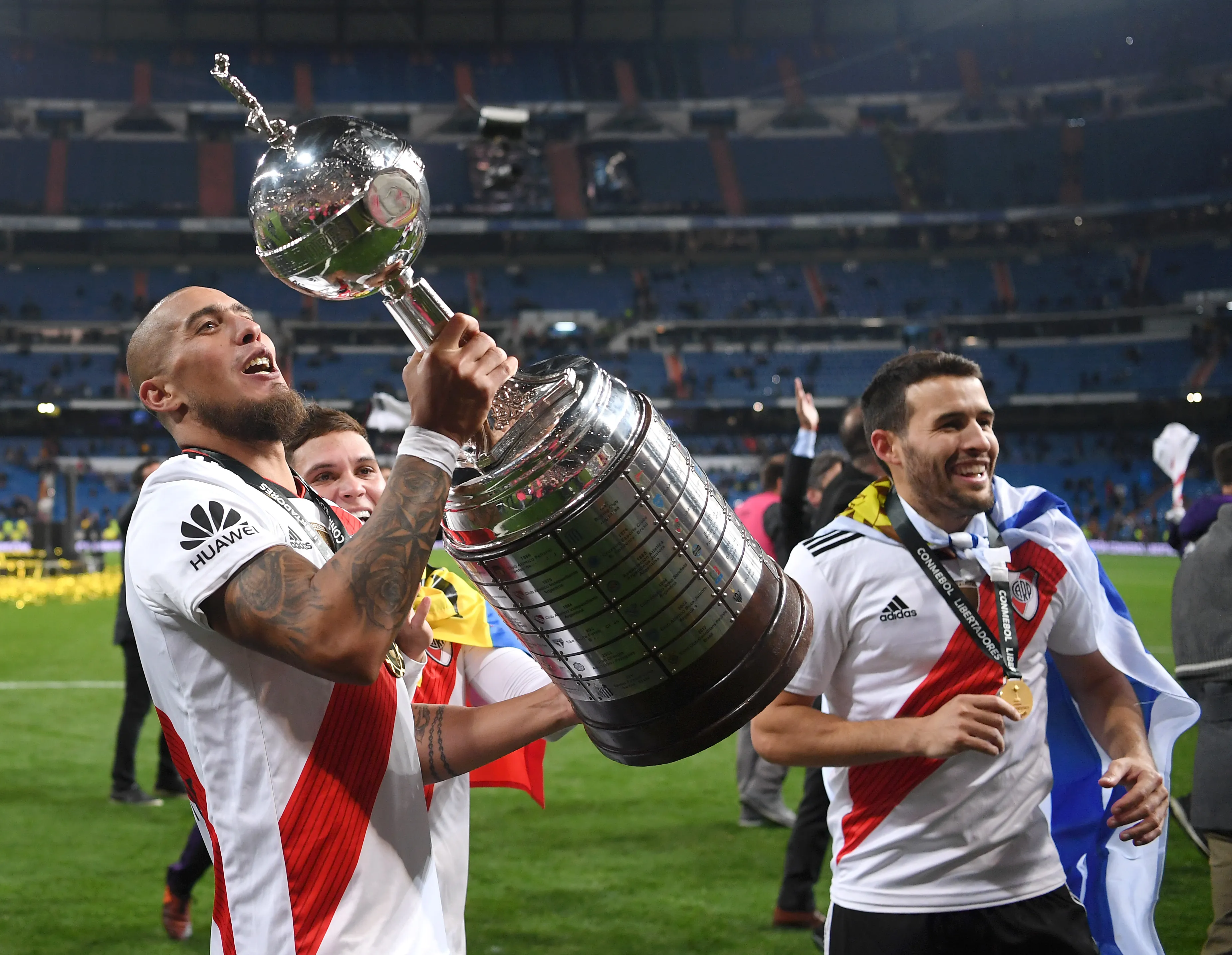 Maidana festeja la obtención de la Copa Libertadores 2018 en Madrid. (Getty Images)