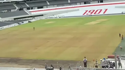 El césped del Monumental se ve principalmente afectado en el sector donde se apoyó el escenario en el cual tocó AC7DC.