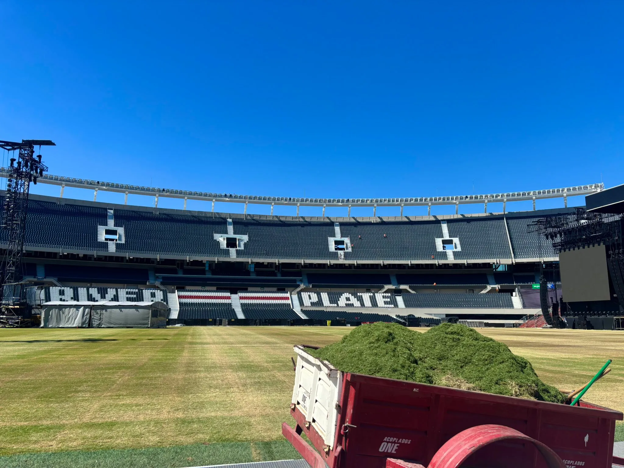 River adelantó los trabajos en el césped que habitualmente se realizan entre la segunda quincena de abril y la primera de mayo.