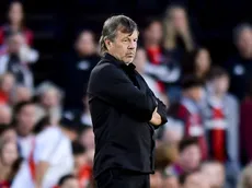 No se vio: Coudet quiso saludar al Ruso Zielinski luego de la goleada y el DT de Belgrano se fue directo al vestuario