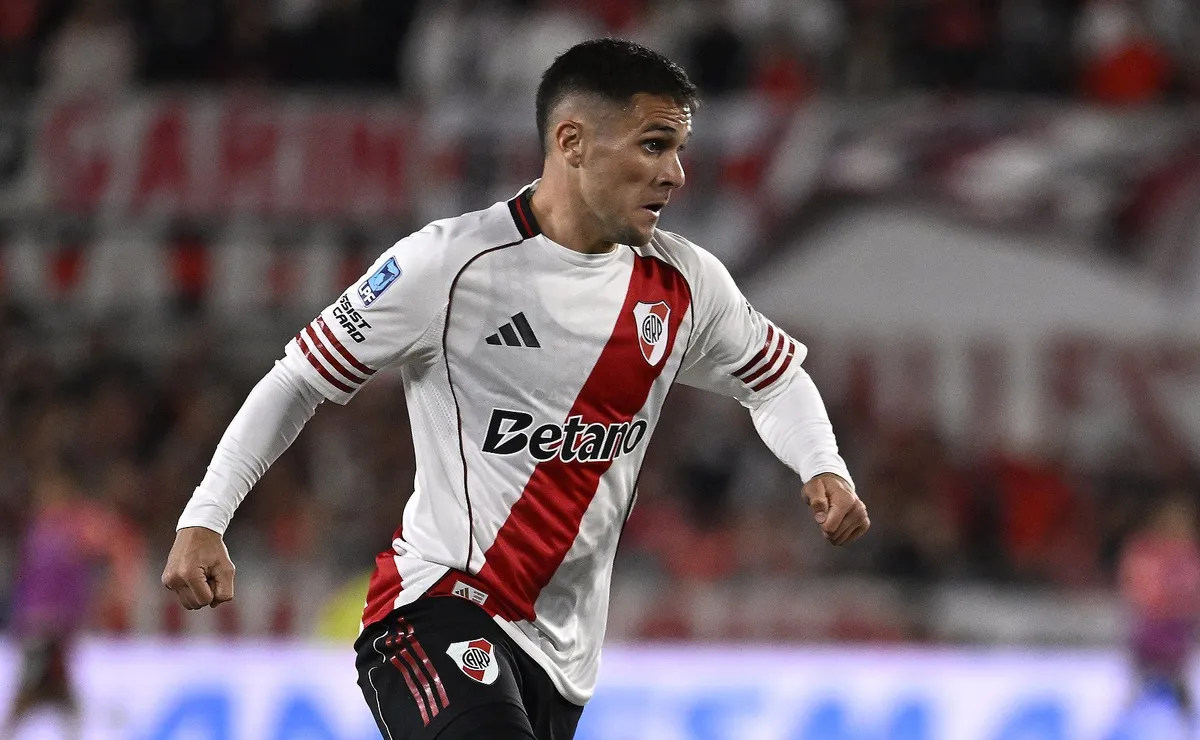 Fabricio Bustos entrena en Cantilo mientras define su futuro.