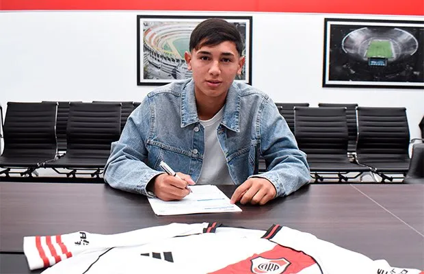 Felipe López firmó su contrato hasta el 31 de diciembre del 2028 con una cláusula de rescisión de 100 millones de euros. (River Plate oficial)
