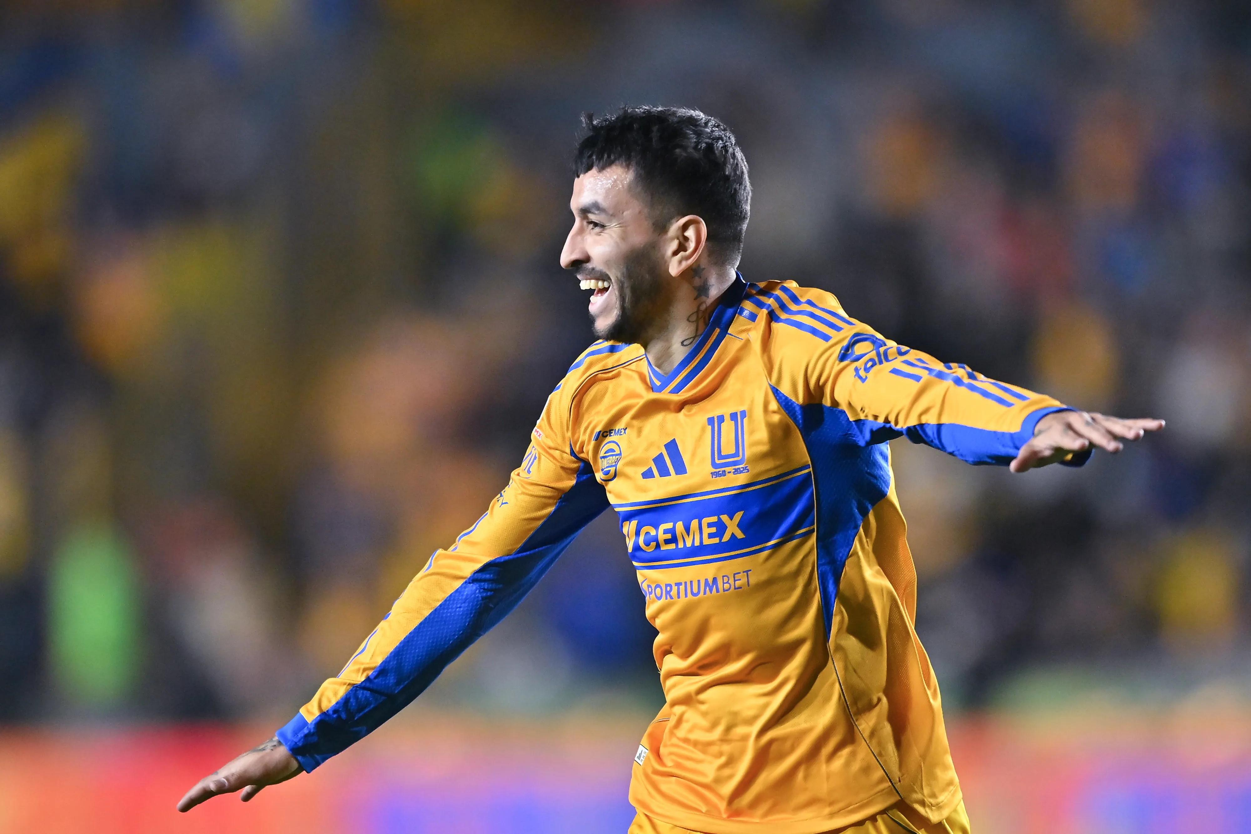 Ángel Correa es titular y figura en Tigres.