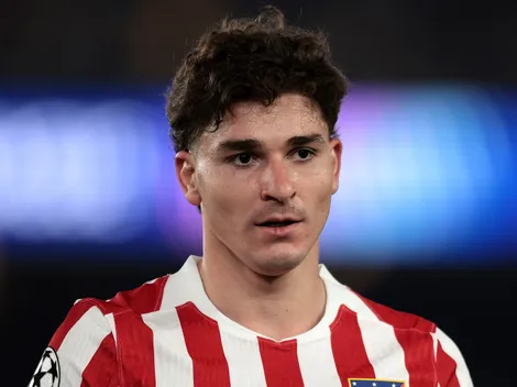 VIDEO | Julián Álvarez metió un golazo de tiro libre contra el Barcelona