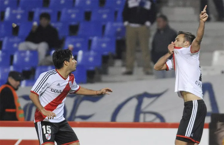 Pezzella convirtió el gol para el 1 a 0 ante Godoy Cruz en 2014