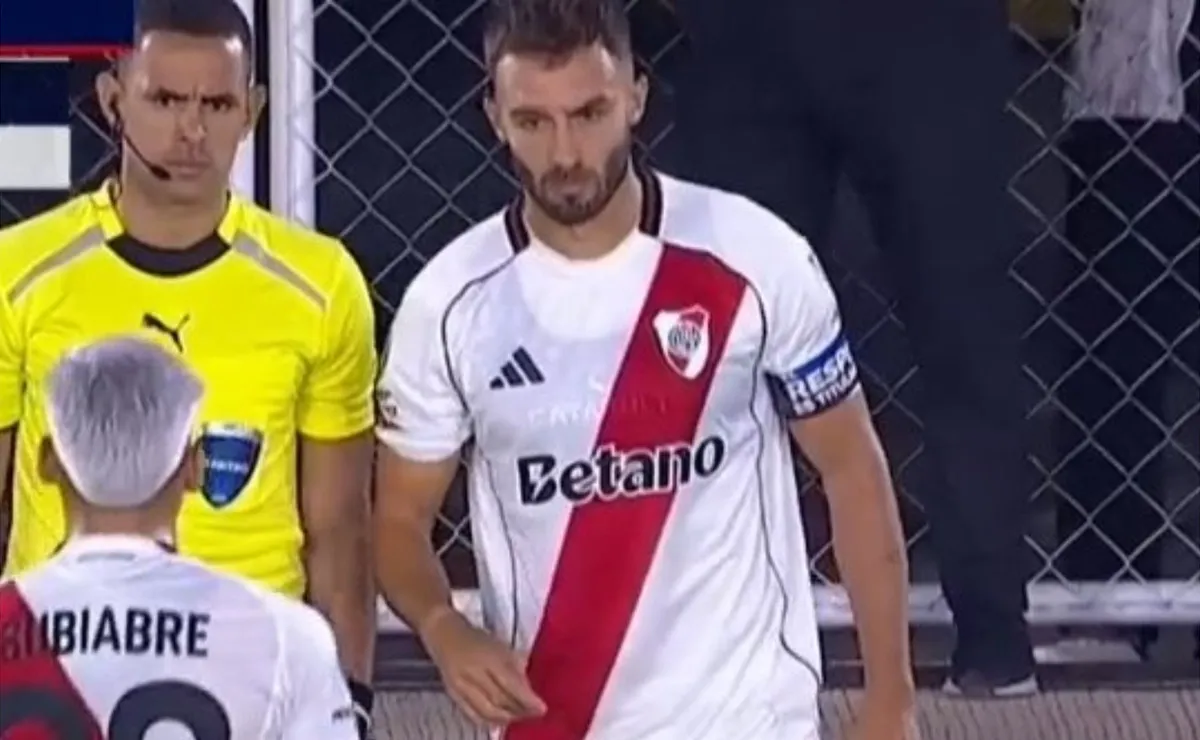 Pezzella volvió a jugar en River después de siete meses tras la expulsión de Martínez Quarta vs. Blooming y salió en el segundo tiempo