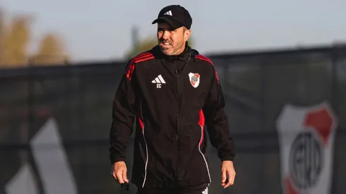 El Chacho prepara el once para esta noche.