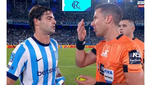 El mediocampista le habló al réferi y le dejó un pedido insólito.