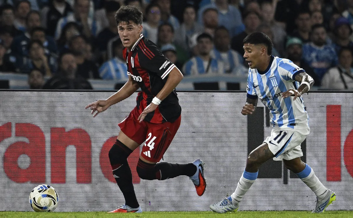 ¿Se gana el puesto? El futbolista que volvió a entrar bien en River