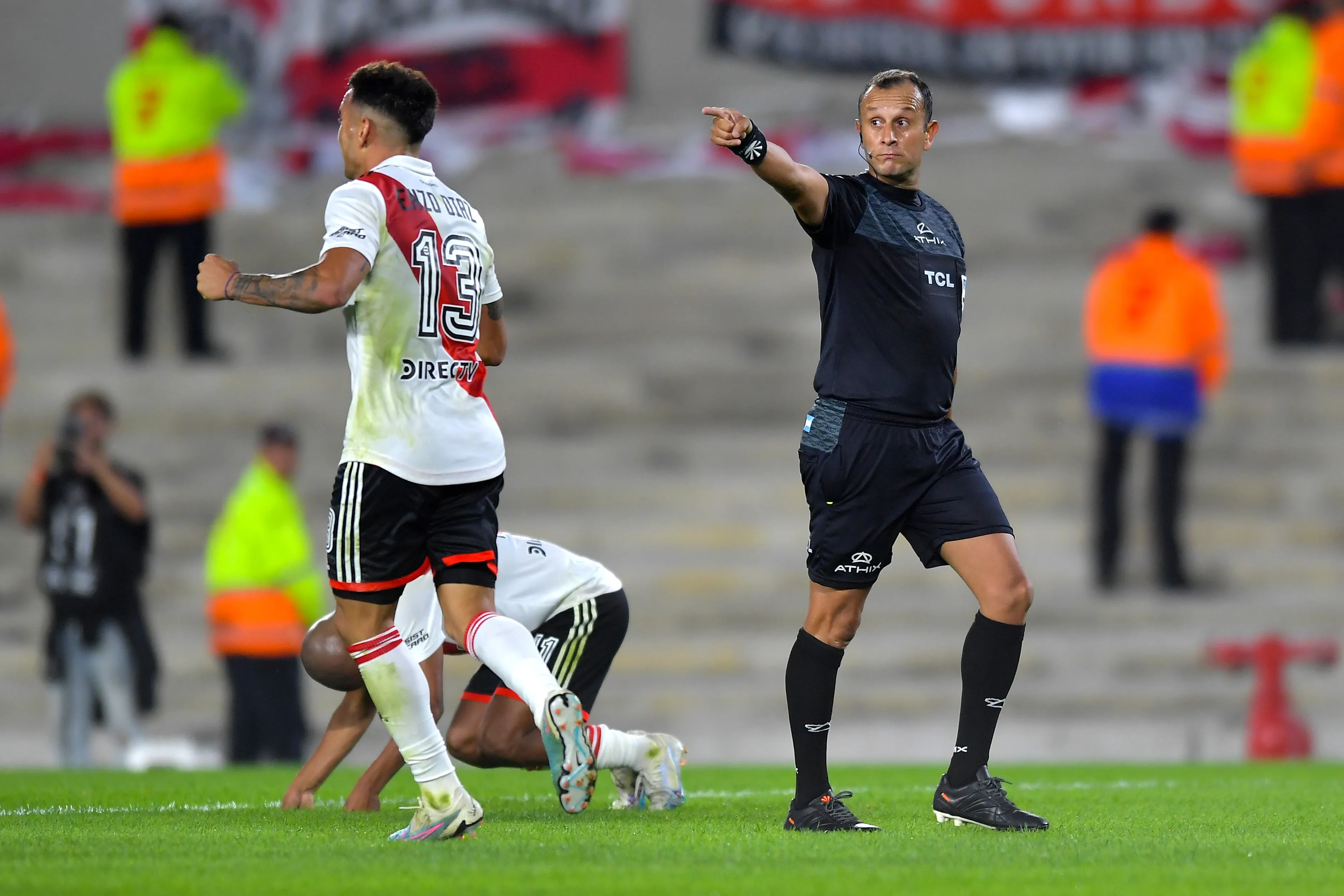 Darío Herrera en acción en River vs. Boca en el Monumental.