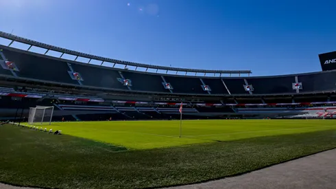 El campo de juego sigue sin estar en óptimas condiciones.