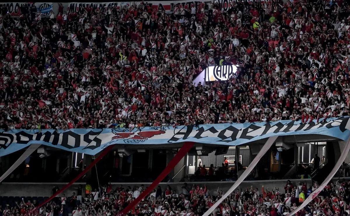 La reacción de los hinchas con los jugadores.