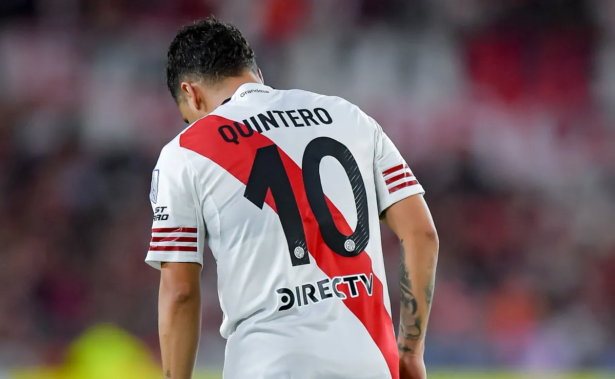 La floja noche de Juanfer Quintero: primera titularidad, partido para el olvido y lesión que lo margina del Superclásico