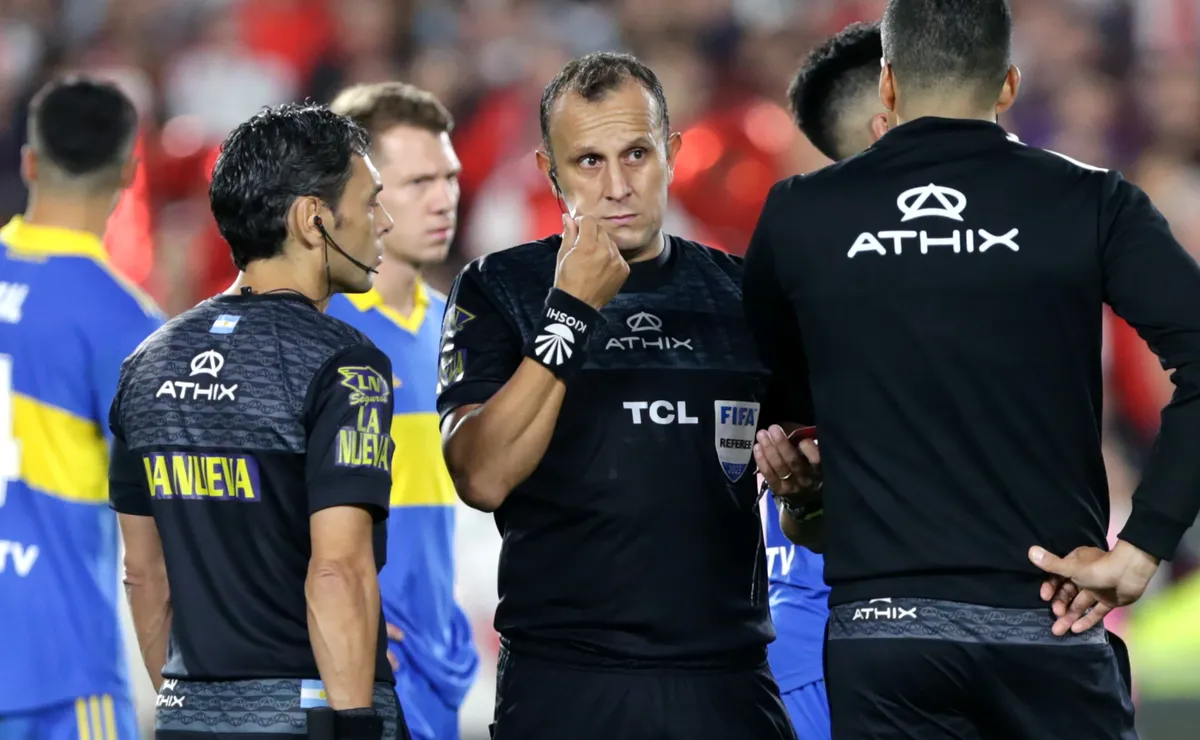 Se notó mucho: enojo en River por la marcada de cancha que intentaron hacer en Boca contra el arbitraje del superclásico