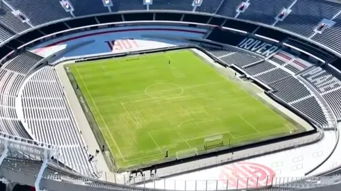 Así luce el césped del Monumental a cinco horas para el superclásico. (Foto: Captura TV).