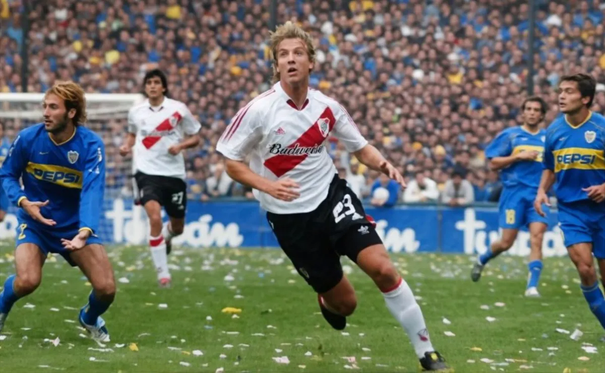 Maxi López en un Superclásico con triunfo para River.