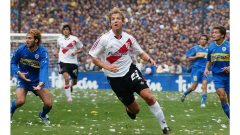 Maxi López en un Superclásico con triunfo para River.