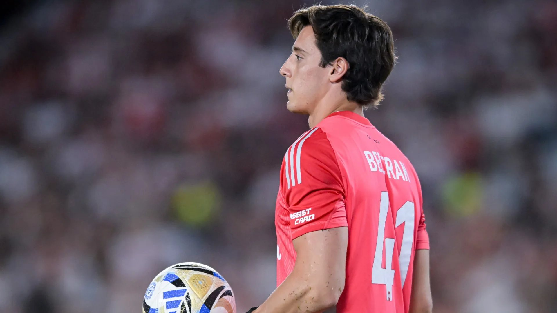 Beltrán firmó con la empresa Universal Twenty Two, que pasará a representarlo.