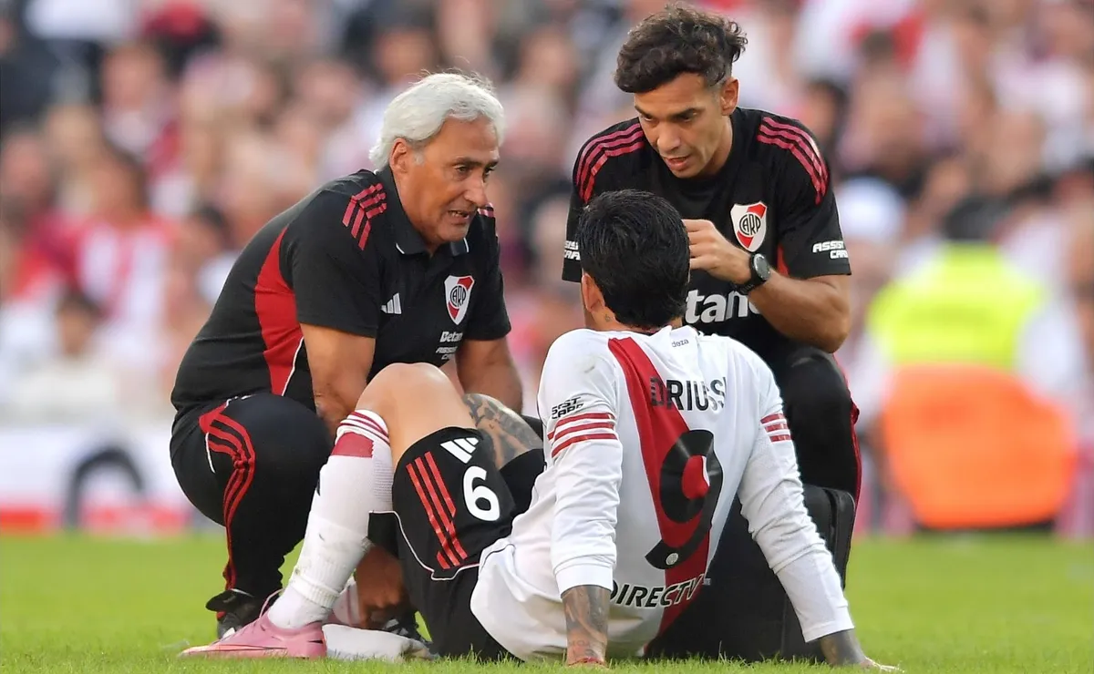 Todas las lesiones musculares de Driussi y el fuerte enojo de los hinchas de River por su salida en el Superclásico