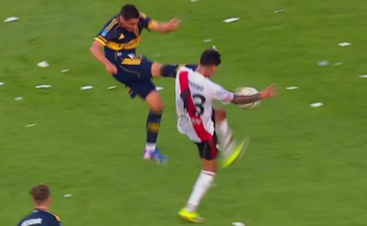 La jugada del penal para Boca.