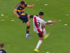 Catarata de errores: los fallos de River en la jugada que termina en penal para Boca