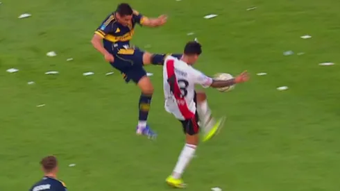 La jugada del penal para Boca.