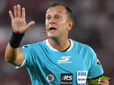 Polémica: Herrera ignoró un claro penal sobre Martínez Quarta