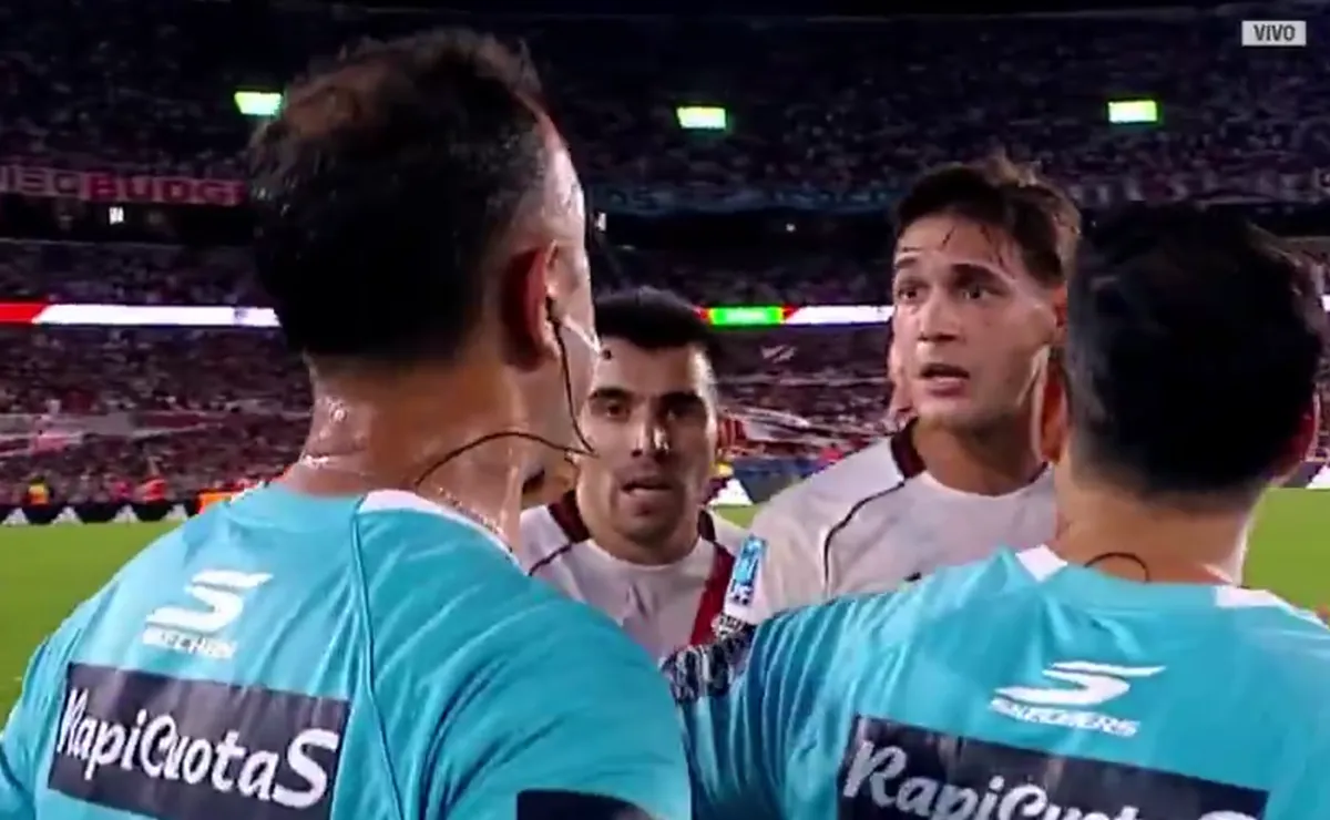 Lucas Martínez Quarta explotó contra el árbitro Herrera por el penal no cobrado: 