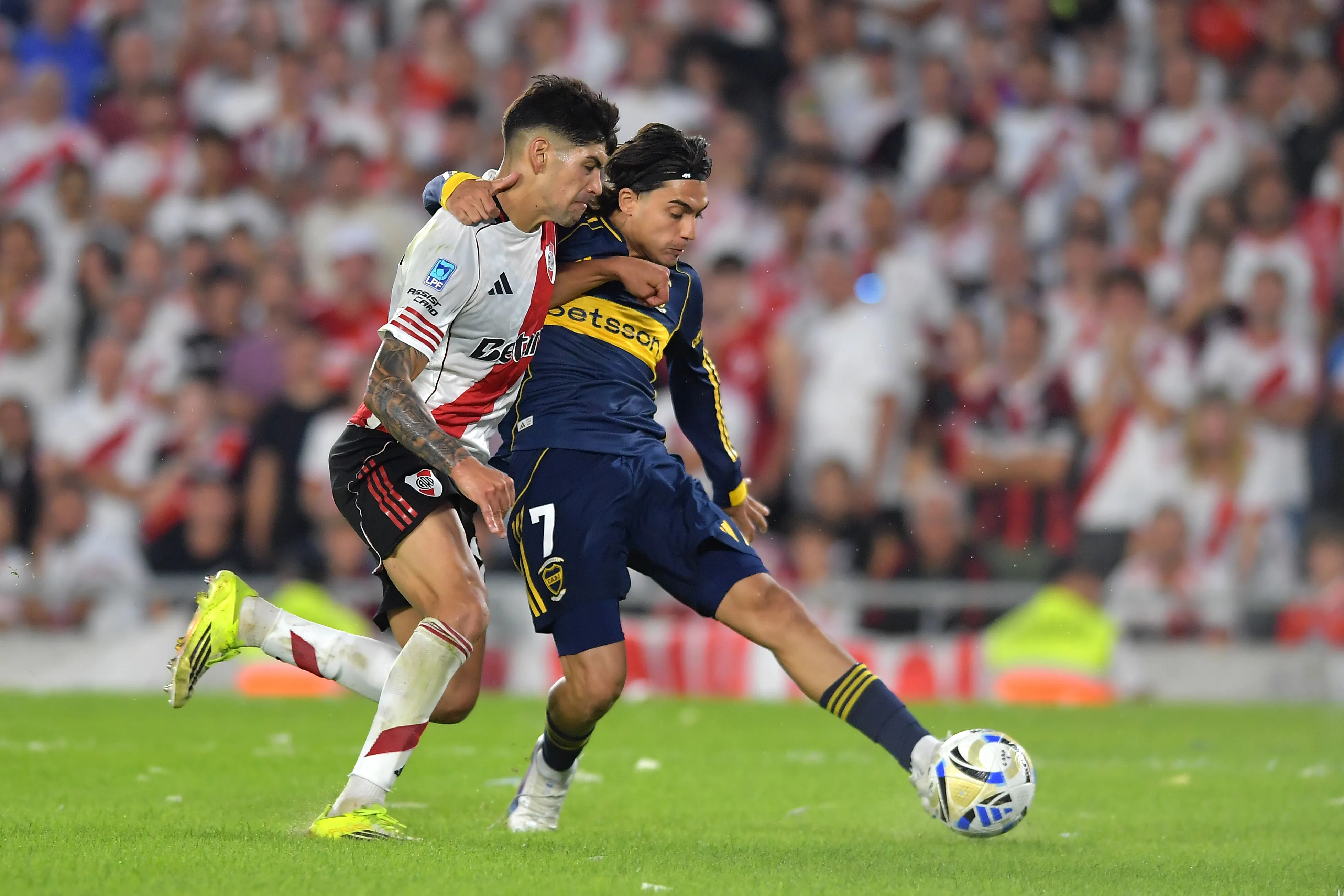 Rivero levantó un poco en el segundo tiempo, pero completó un pésimo Superclásico.