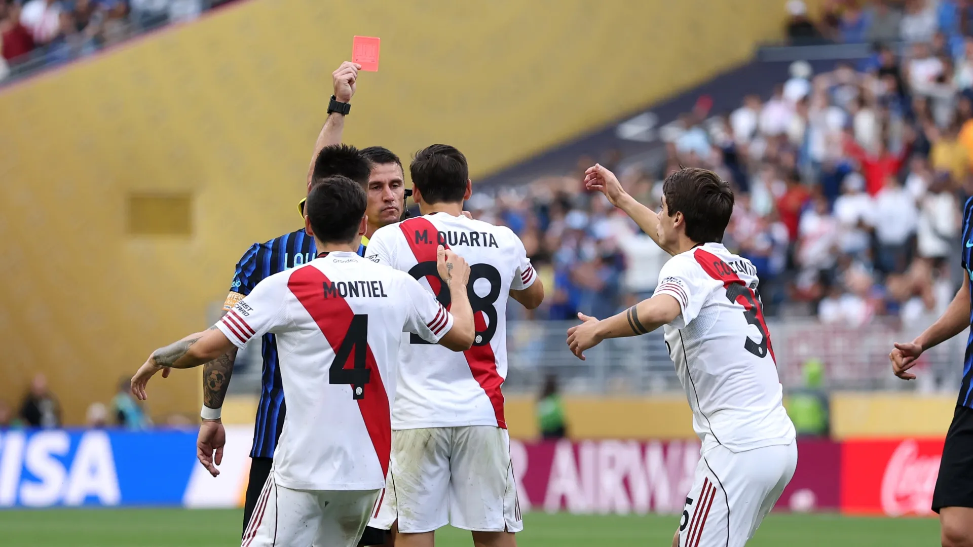 Martínez Quarta, el líder de River que comete errores claves.