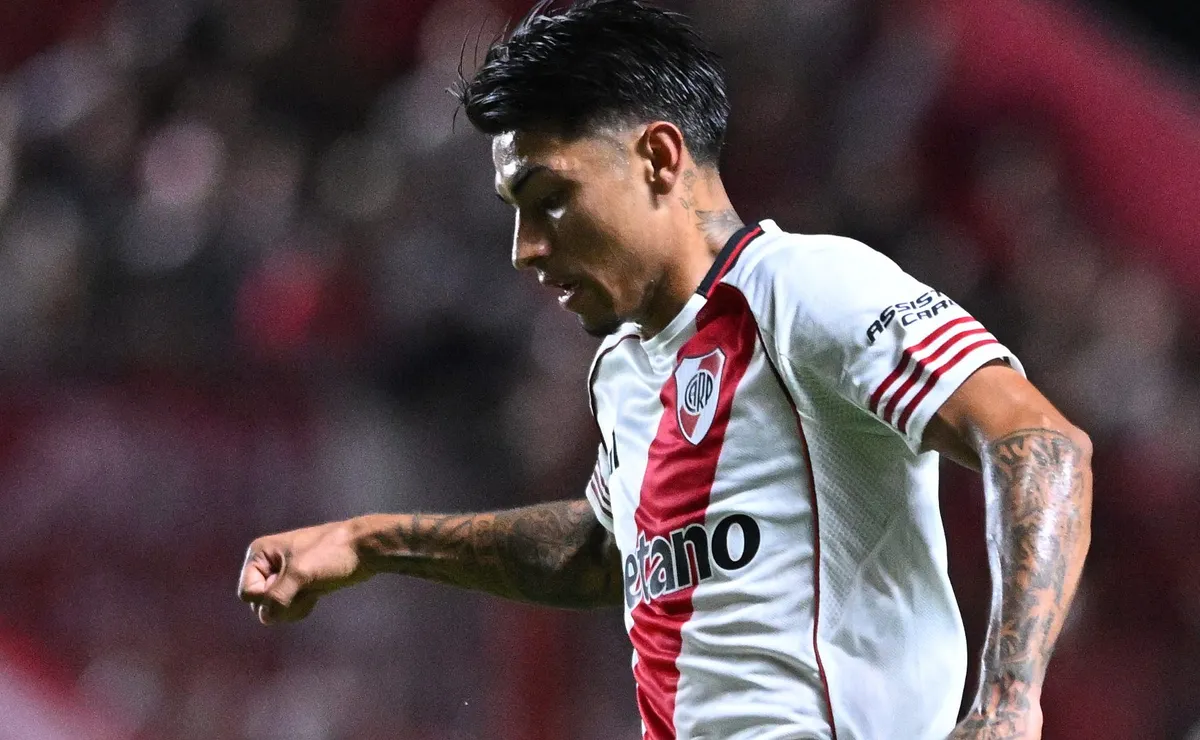 El futbolista que está marginado pero podría volver a jugar en River tras la lesión de Driussi