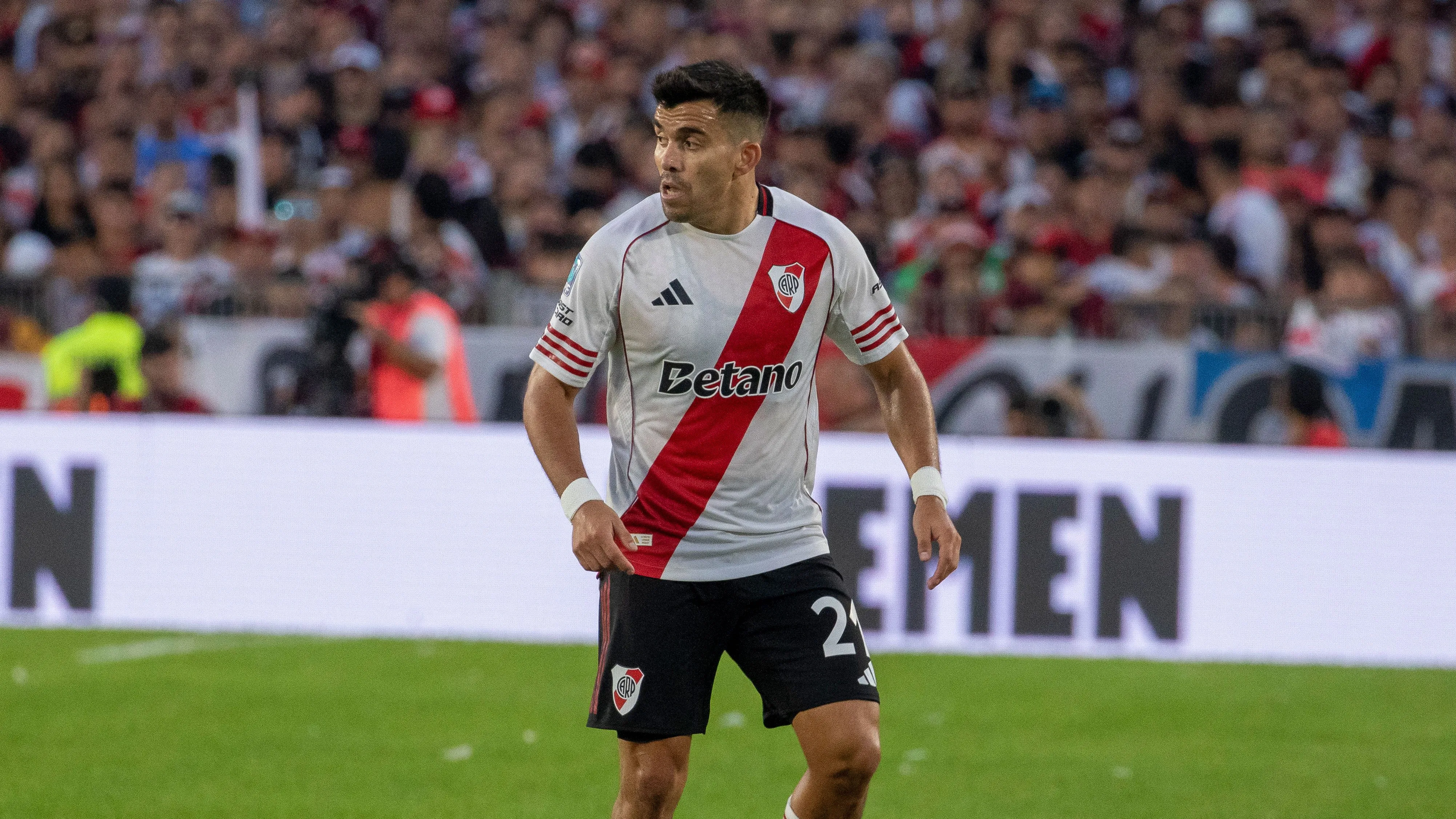 Acuña no llega al 100% pero será titular.