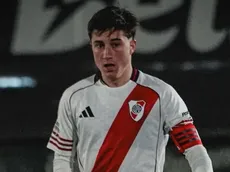 No iba a tener lugar con Coudet, se fue libre y fue presentado en su nuevo club en Uruguay