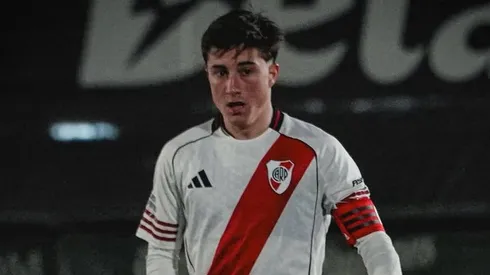 No iba a tener lugar con Coudet, se fue libre y lo presentaron en su nuevo club en Uruguay