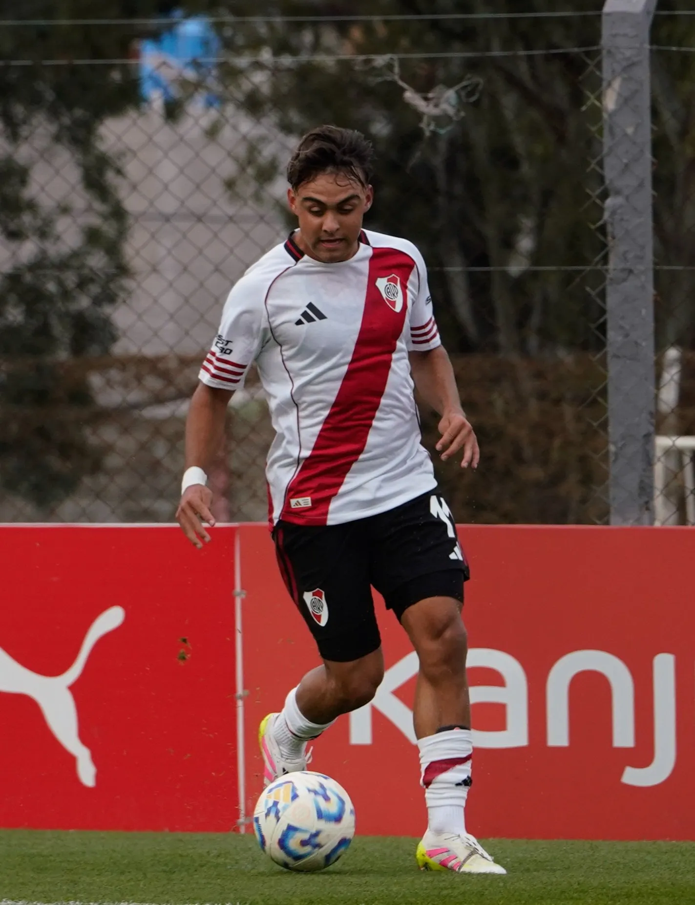 Woiski convirtió ante Boca uno de sus dos goles con la Reserva de River.