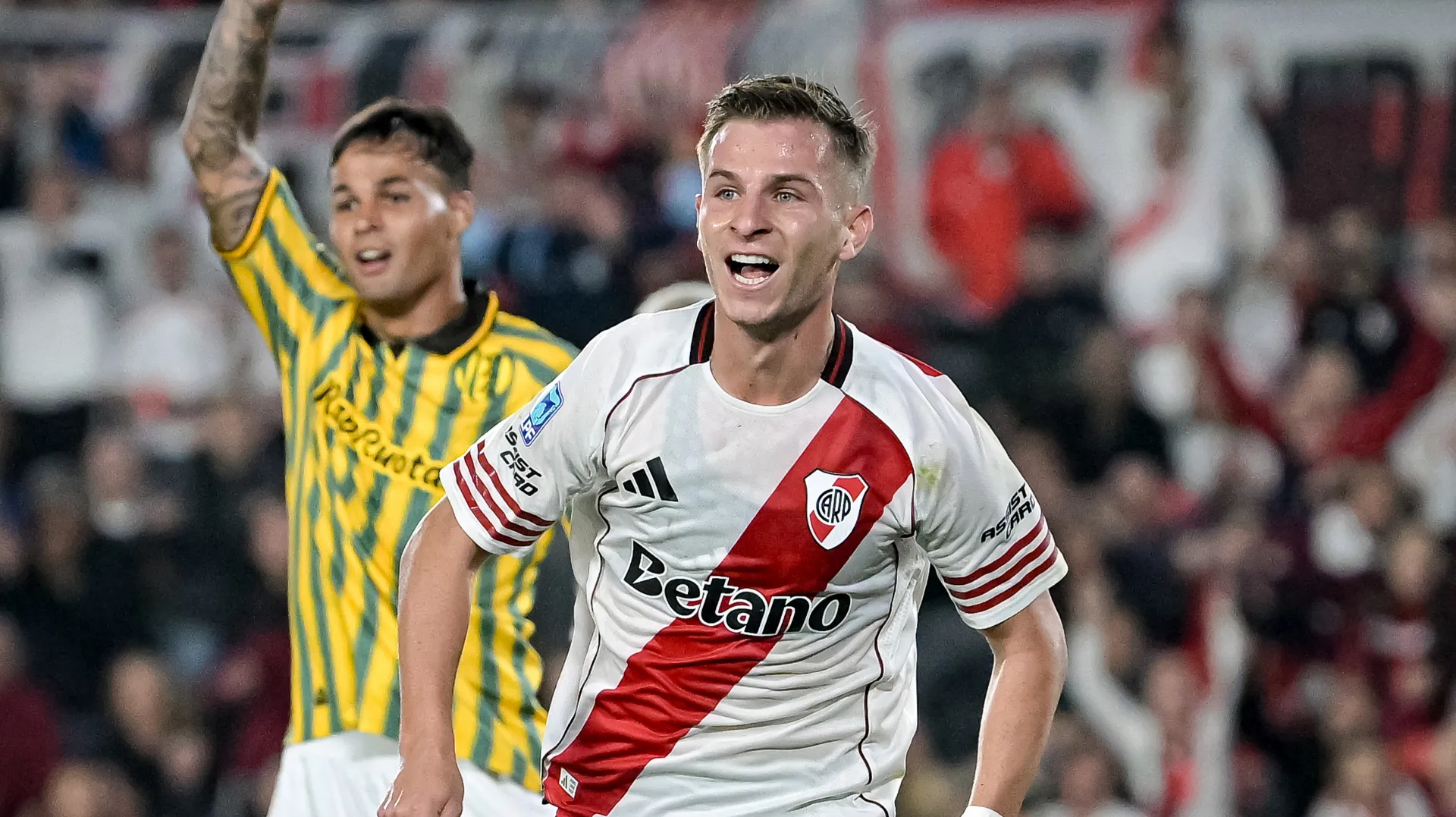 Galoppo abrió la cuenta para River ante Aldosivi pero no zafó de la locura del Chacho: le dio indicaciones todo el partido.