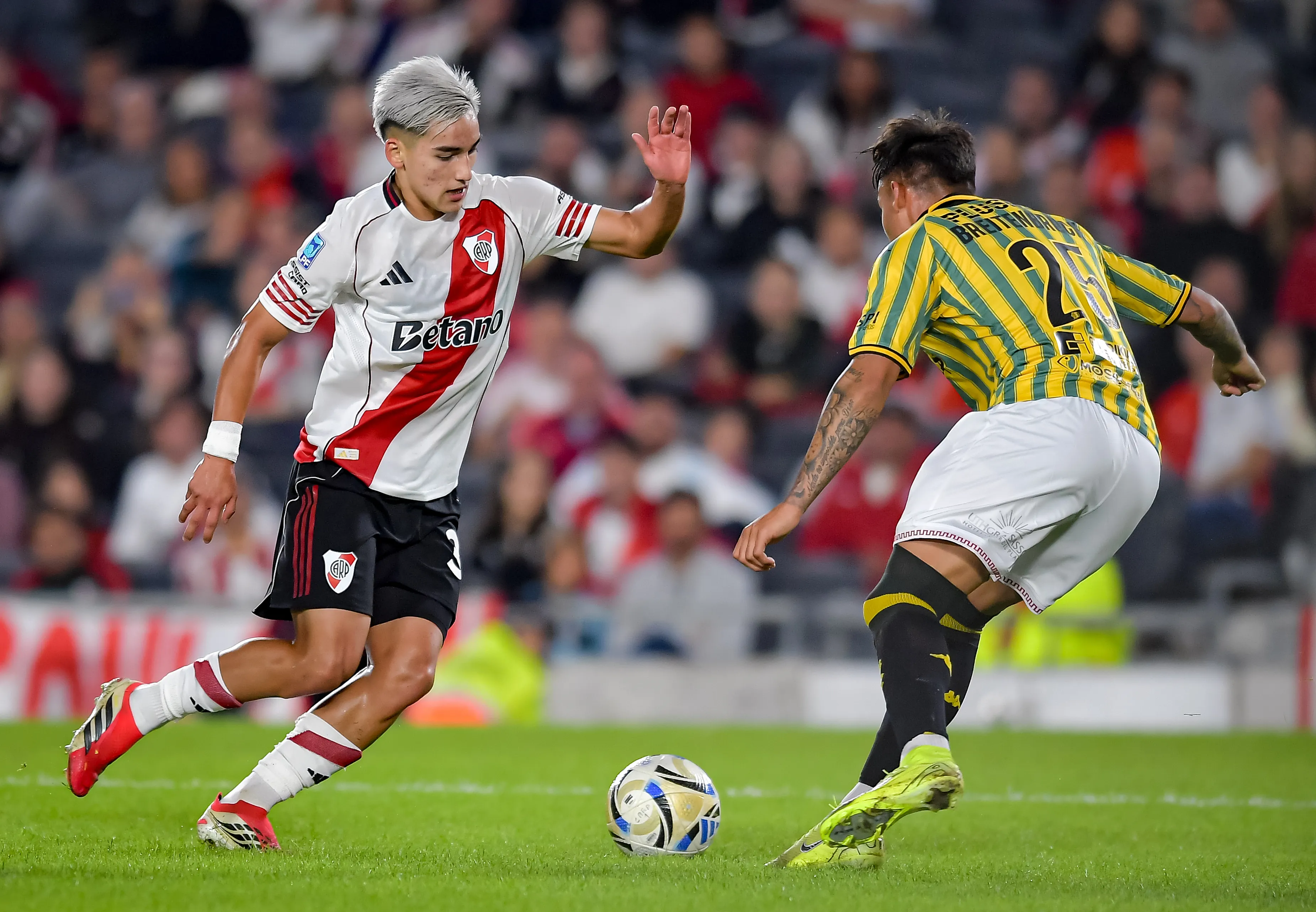 Subiabre completó 80 minutos ante Aldosivi y salió para darle lugar a Kendry Páez. (Getty Images)