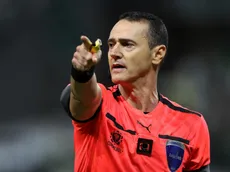 Conmebol confirmó al árbitro para River vs. Bragantino: sus polémicos antecedentes