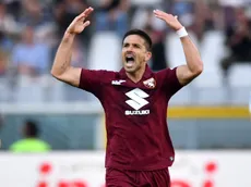 Mientras River avanza por él, Gio Simeone le marcó un golazo al Inter con taco incluído