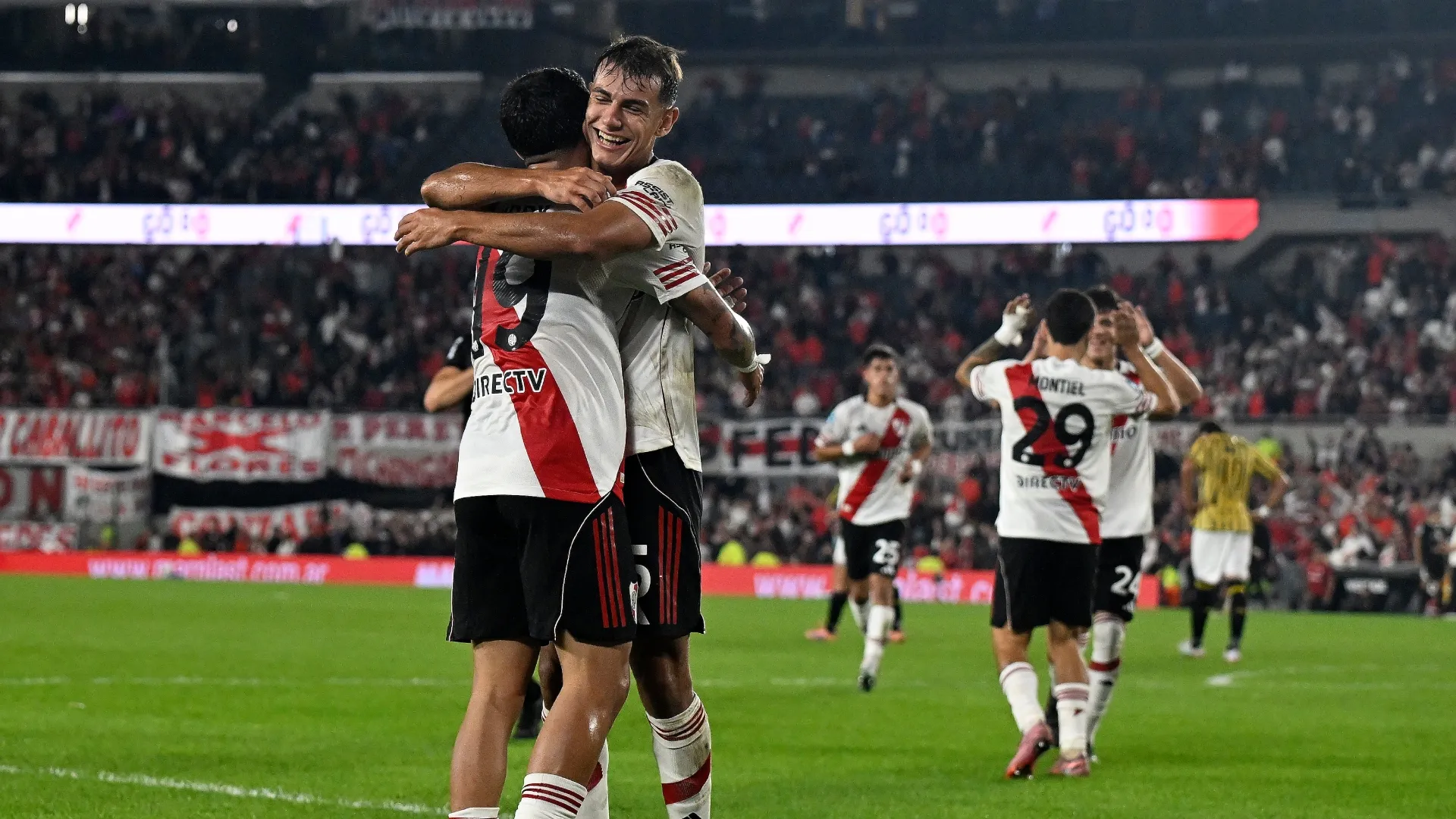 Freitas y Kendry Páez, dos suplentes que piden pista.