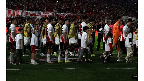 Con qué canción recibieron a los jugadores el sábado.