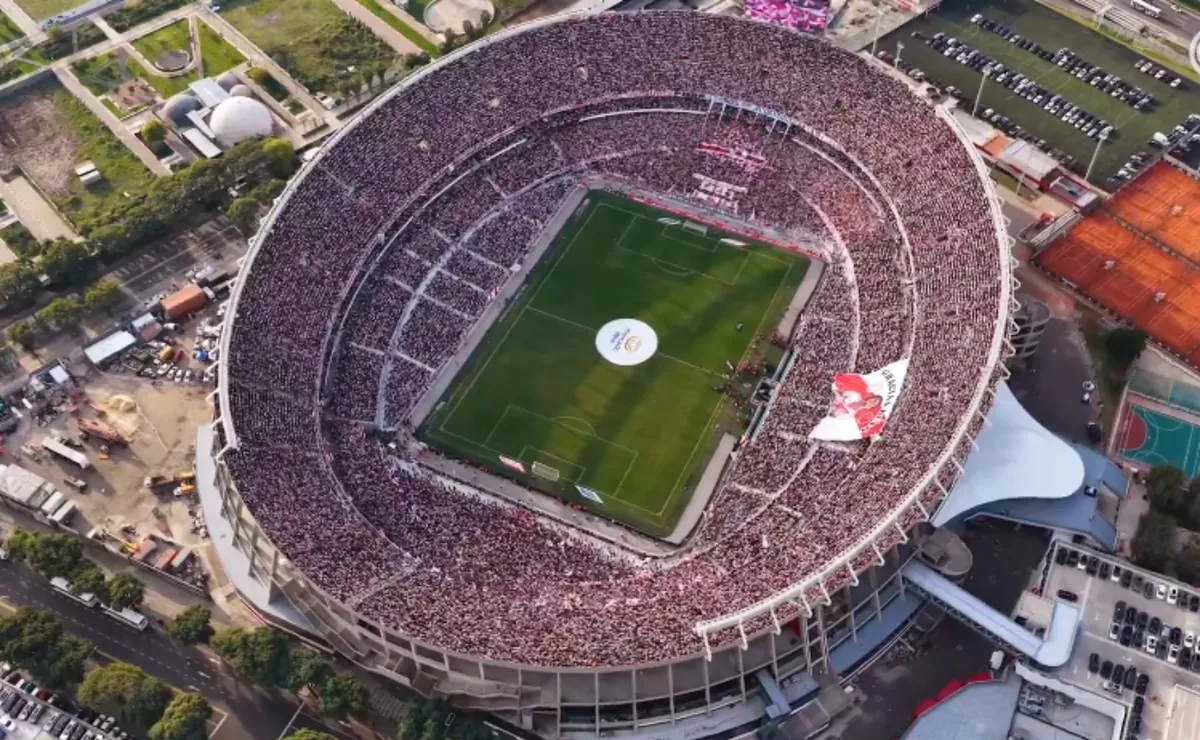 Espectaular informe internacional de la hinchada de River: 