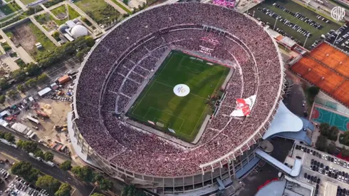 El estadio Monumental repleto.