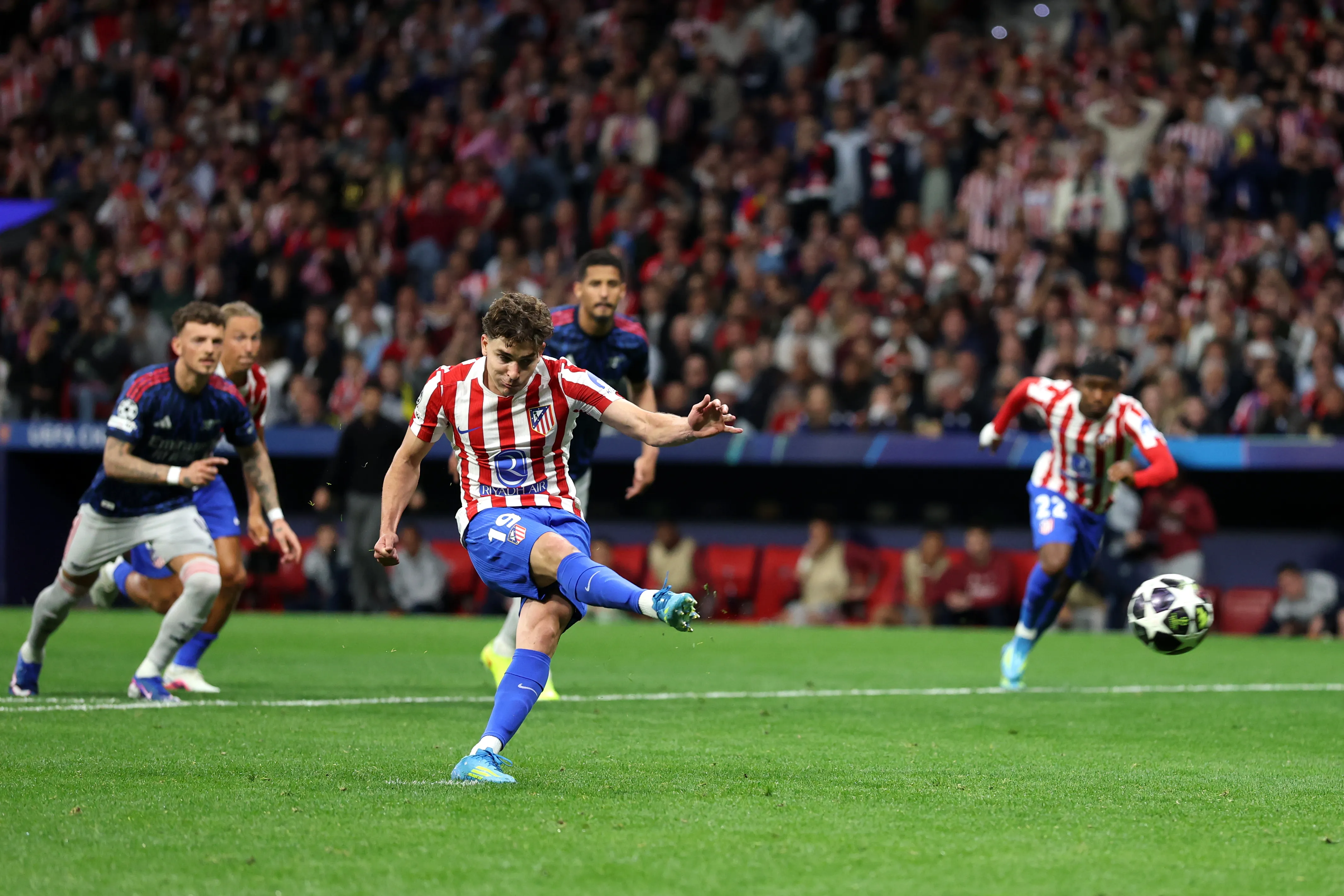 Julián Álvarez anotó su 10° gol en la actual Champions League. (Getty Images)