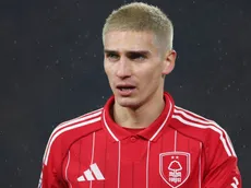 Coudet lo pidió como refuerzo: River inició gestiones por un volante de la Premier League