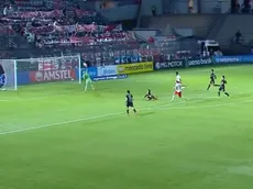 VIDEO: la espectacular atajada de Santiago Beltrán contra Bragantino