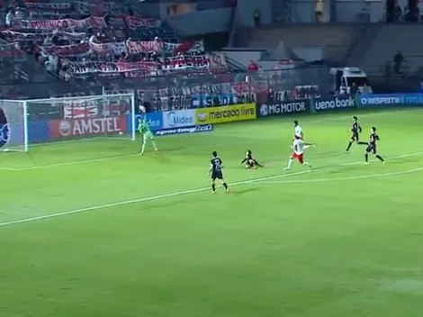 VIDEO: la espectacular atajada de Santiago Beltrán contra Bragantino