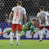 VIDEO: el penal atajado por Santiago Beltrán para salvar a River y a Martínez Quarta contra Bragantino