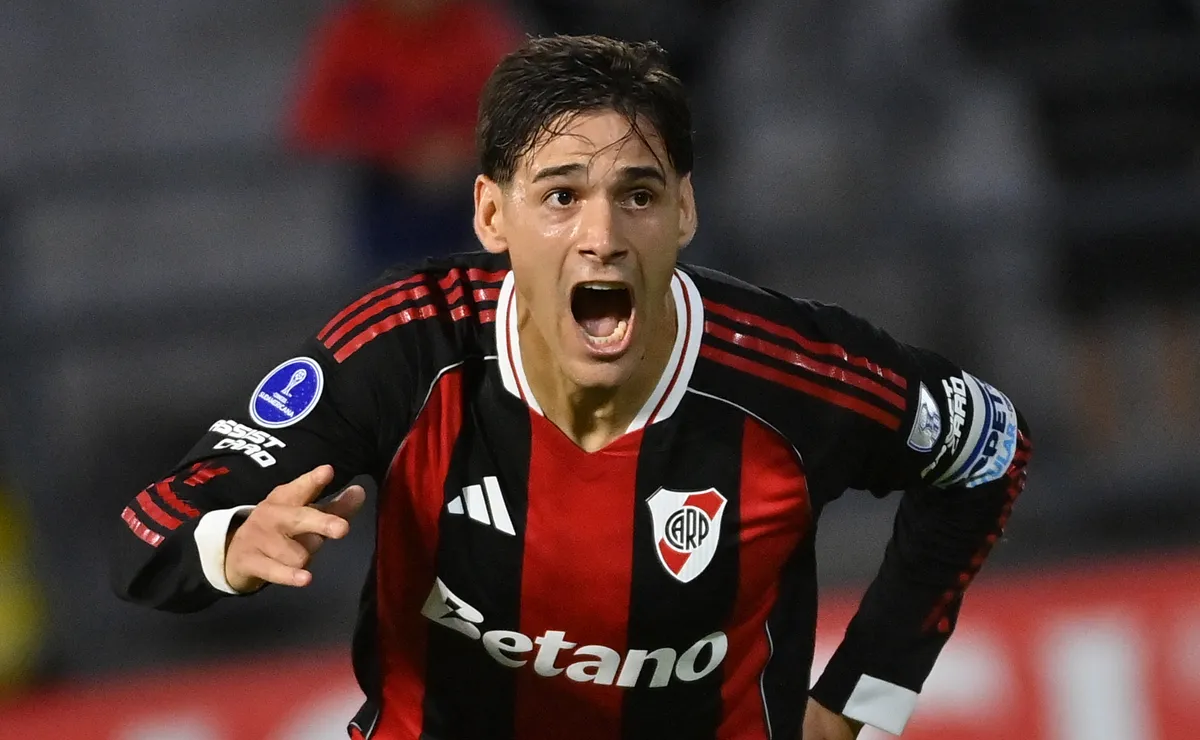 Martínez Quarta expuso y salvó a River en el mismo partido.