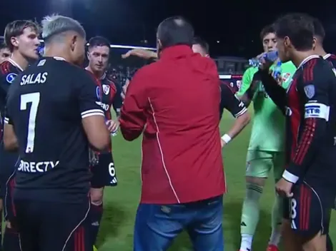 De la tranquilidad al enojo: qué le dijo Coudet a los jugadores en la pausa de rehidratación